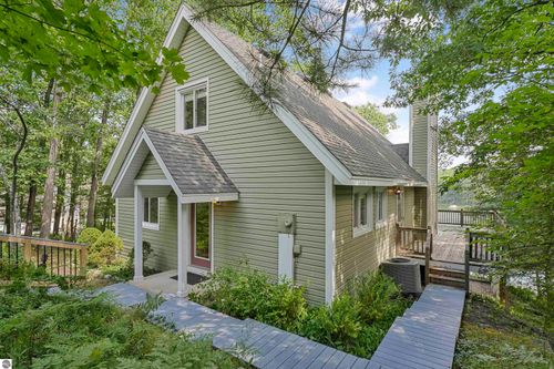 254 Island View Dr, Traverse City, MI, 49696-9314 | Card Image