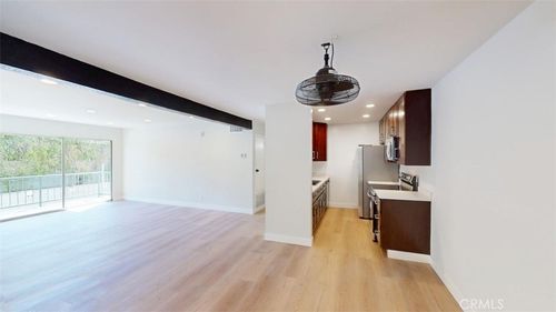 d102-5460 White Oak Ave, Encino, CA, 91316-3830 | Card Image