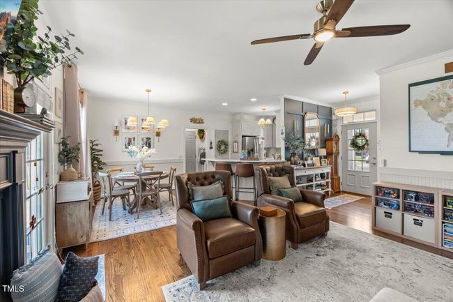 living room | Image 17