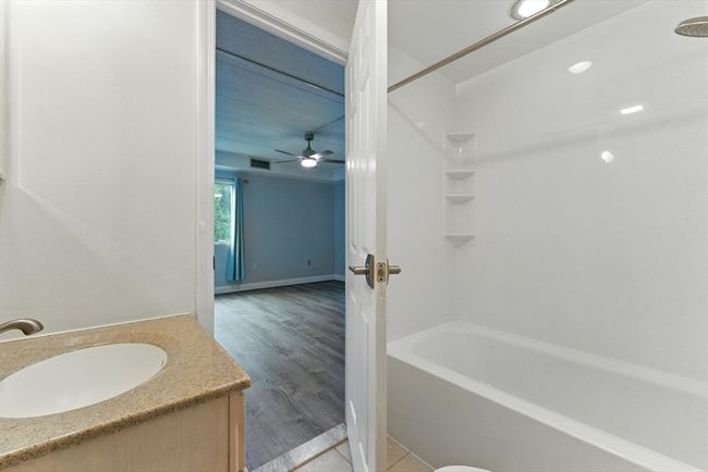 APT-5 - 1 Ledgewood Way, Condo with 2 bedrooms, 2 bathrooms and 1 parking in Peabody MA | Image 6