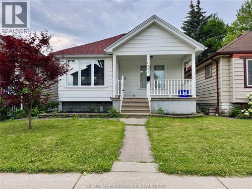 1353 Mckay Ave, Windsor, ON, N9B2B1 | Card Image
