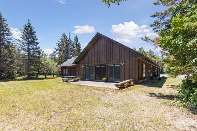 Sunup Lodge patio area | Image 78