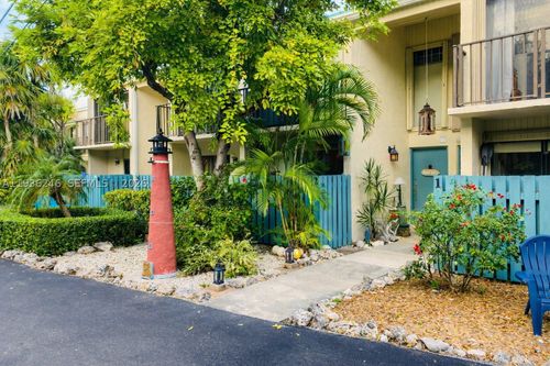 n2-87200 Overseas Hwy, Islamorada, FL, 33036-3105 | Card Image