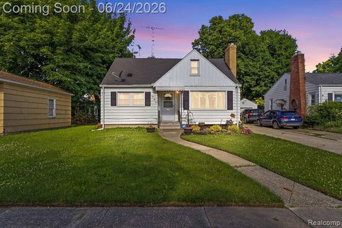 426 S Vernon Ave, Flint, MI, 48503-2152 | Card Image