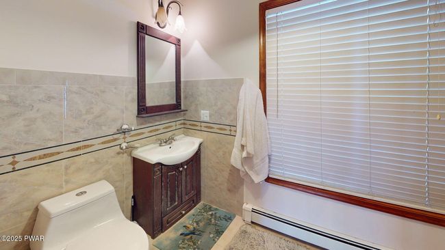 109-Lake-Dr-Bathroom | Image 29