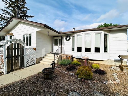 202 7 Ave E, Oyen, AB, T0J2J0 | Card Image