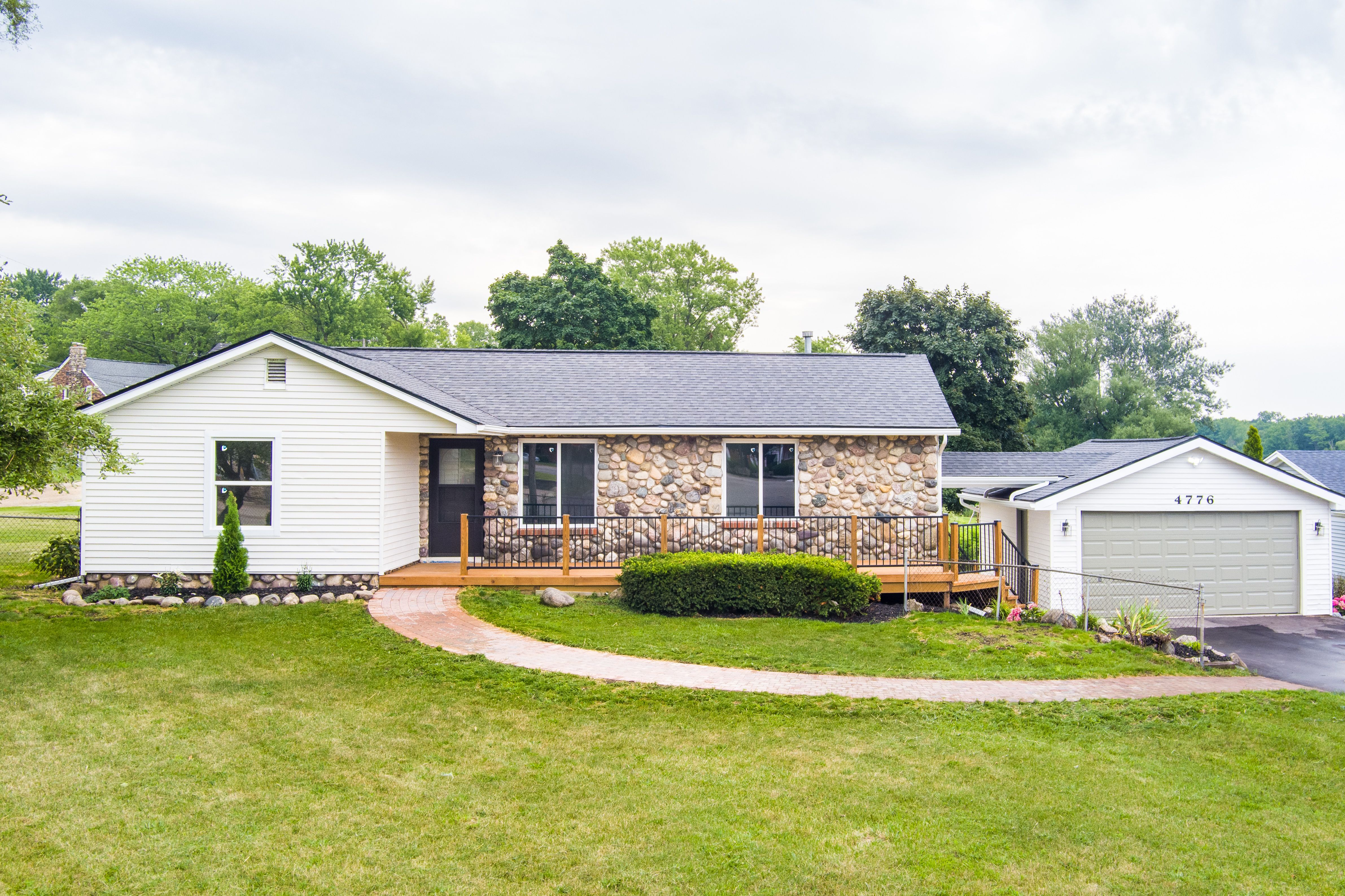 Rockcroft Blvd, Clarkston, MI 48346