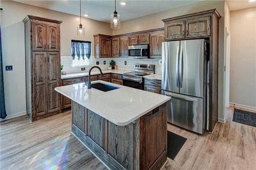 947 N White Oaks Ln, Oak Grove, MO, 64075-5128 | Card Image