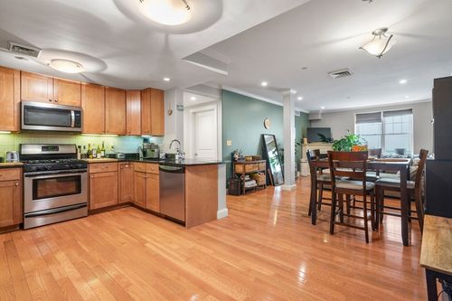 unit-205-426 Main St, Stoneham, MA, 02180-2652 | Card Image