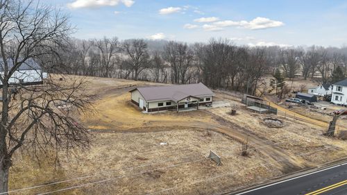 112 1st St, Charlotte, IA, 52731-9638 | Card Image