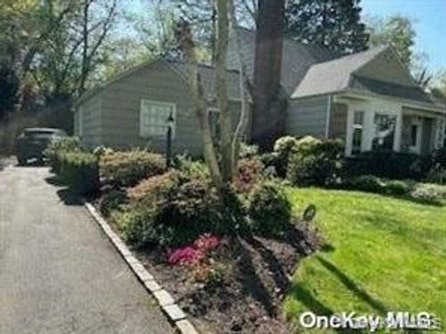 41 Woodbine Rd, Roslyn Heights, NY, 11577-1618 | Card Image