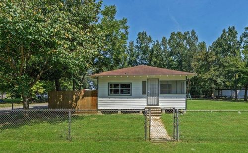 701 Clay St, Cleveland, TX, 77327-4606 | Card Image