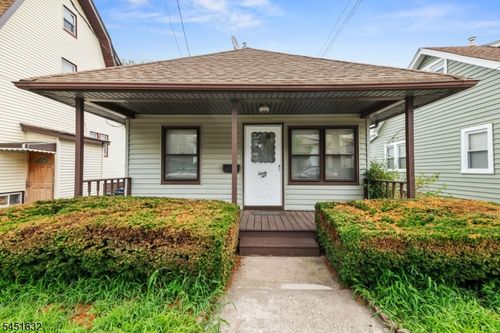 32 Grant Pl, Irvington, NJ, 07111-1405 | Card Image
