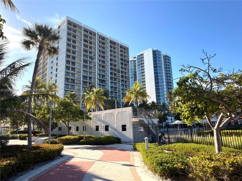 215-2625 Collins Ave, Miami Beach, FL, 33140-4746 | Card Image