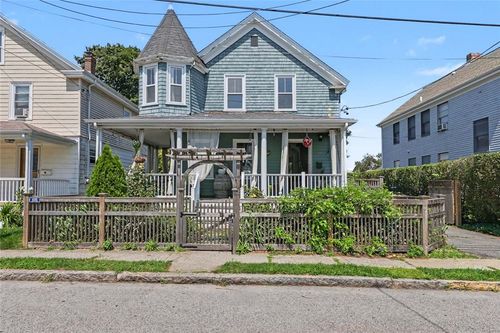 24 Russell Ave, Newport, RI, 02840-1724 | Card Image
