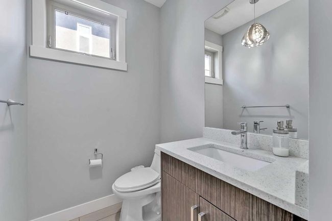 197 Kinniburgh Circle, House other with 5 bedrooms, 5 bathrooms and 6 parking in Chestermere AB | Image 16