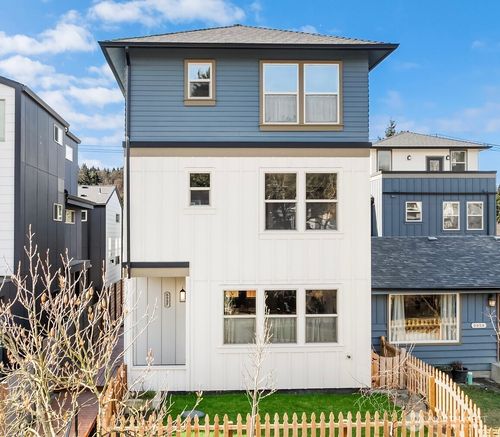 5037 25th Ave Sw, Seattle, WA, 98106-1371 | Card Image