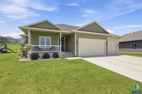 821 N Sylvan Dr, Sioux Falls, SD, 57110-4061 | Card Image