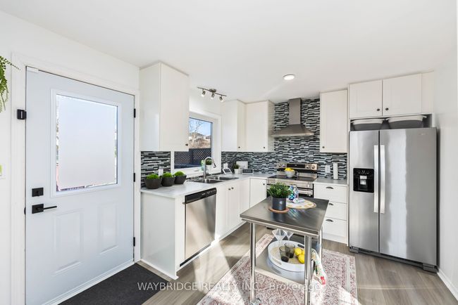 24 Mckeown Cres, House attached with 3 bedrooms, 2 bathrooms and 4 parking in Amherstview ON | Image 22