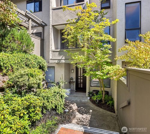 6538 Park Point Way Ne, Seattle, WA, 98115-7855 | Card Image