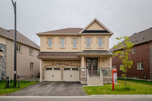 43 Puffin Cres, Brampton, ON, L6R4C3 | Card Image
