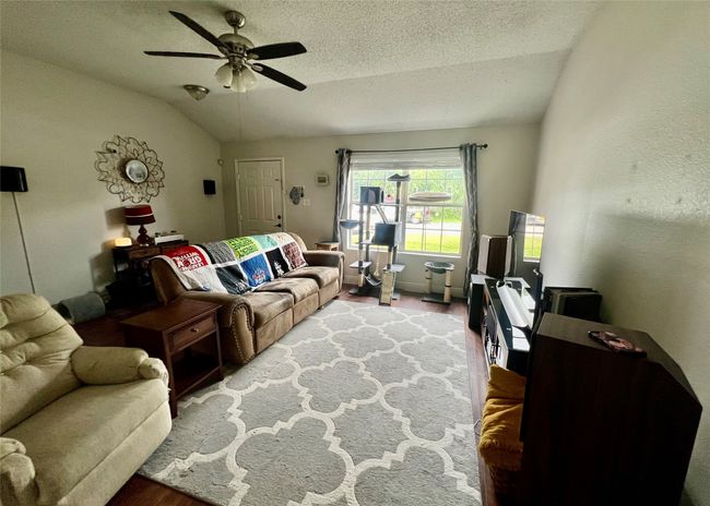 7208 Autumn Run Dr, House other with 3 bedrooms, 2 bathrooms and null parking in Forest Hill TX | Image 5