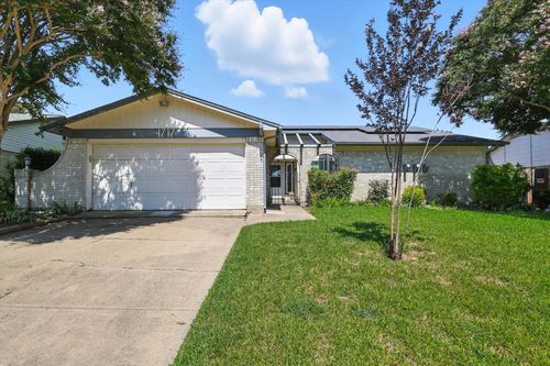 1717 Overbrook Dr, Arlington, TX, 76014-2526 | Card Image