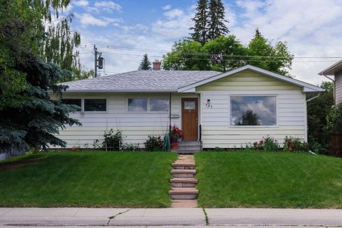 131 Hillgrove Crescent Sw, Calgary, AB, T2V3K9 | Card Image