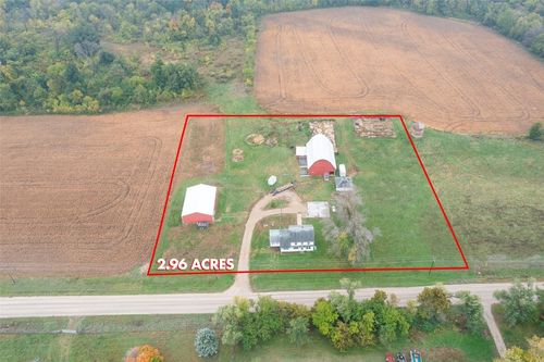 4100 Greens Grove Rd, Center Point, IA, 52213-9482 | Card Image