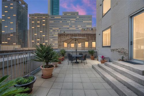 unit-1213-914 Main St, Houston, TX, 77002-6207 | Card Image