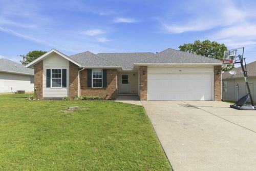 915 Wesley Rd, Nixa, MO, 65714-7806 | Card Image