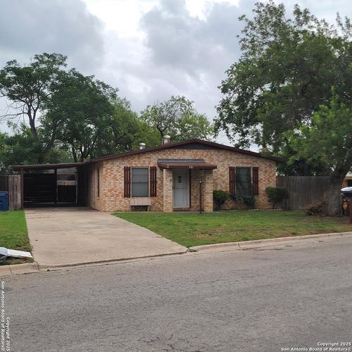 301 Greenlawn Ave, Pleasanton, TX, 78064-3925 | Card Image