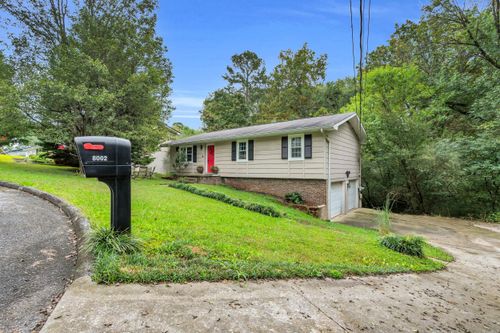 8002 Meadow Crest Ln, Hixson, TN, 37343-2122 | Card Image