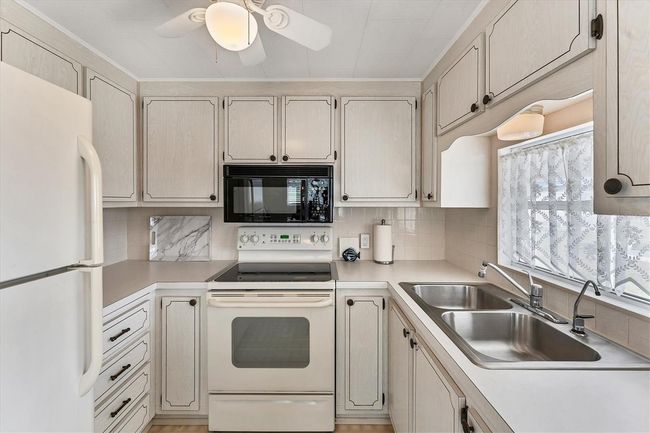 Kitchen | Image 6