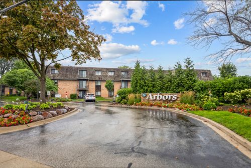 2303-1 Oak Creek Drive, Buffalo Grove, IL, 60089 | Card Image