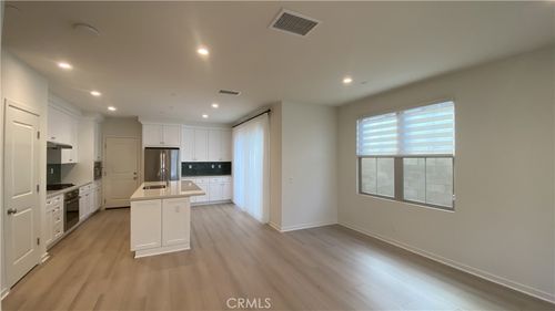 110 Sunnyside, Irvine, CA, 92618-3546 | Card Image