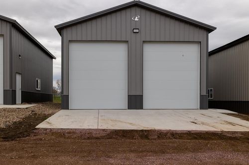 613 S Church Ave, Hills, MN, 56138-1031 | Card Image