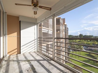 601 - 1000 Saint Charles Pl, Condo with 2 bedrooms, 2 bathrooms and null parking in Pembroke Pines FL | Image 3