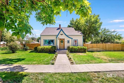 606 Montana St, Gooding, ID, 83330-1342 | Card Image