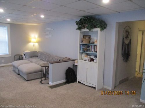 435 E Grand River Ave, Fowlerville, MI, 48836-9525 | Card Image