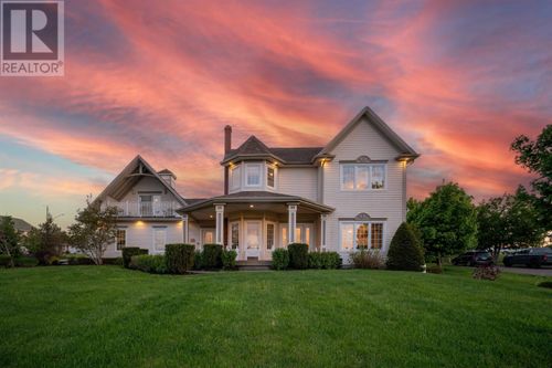 2 Fairfax Dr, Stratford, PE, C1B2X4 | Card Image