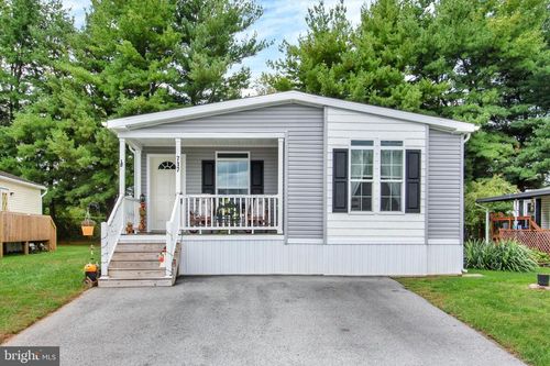 717 Laura Ln, YORK, PA, 17402-8508 | Card Image