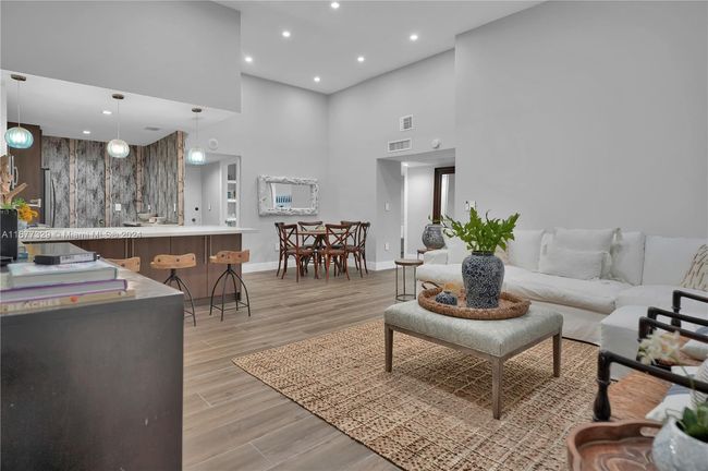 APT-3E - 5555 Collins Ave, Condo with 1 bedrooms, 2 bathrooms and null parking in Miami Beach FL | Image 19