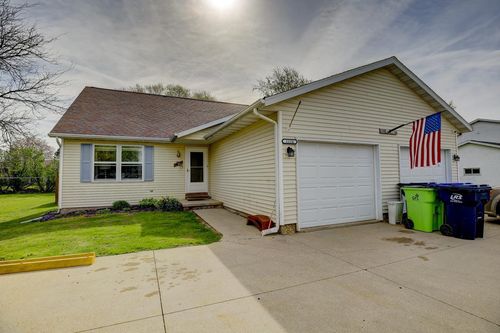 1124 Hubbell St, Marshall, WI, 53559-9422 | Card Image