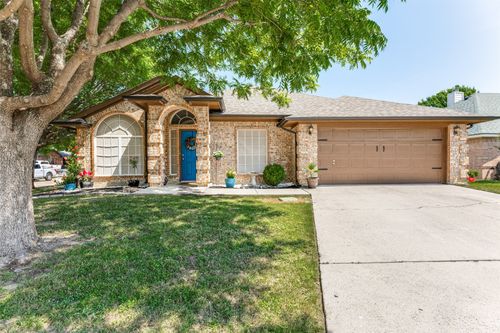 1024 Kingsley Dr, Saginaw, TX, 76179-6341 | Card Image