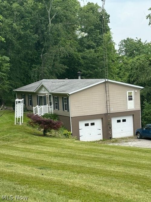 4000 Tabor Ridge Rd Ne, Mineral City, OH, 44656-8879 | Card Image