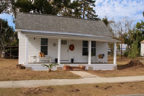 546 Sw Range Ave, Madison, FL, 32340-2210 | Card Image