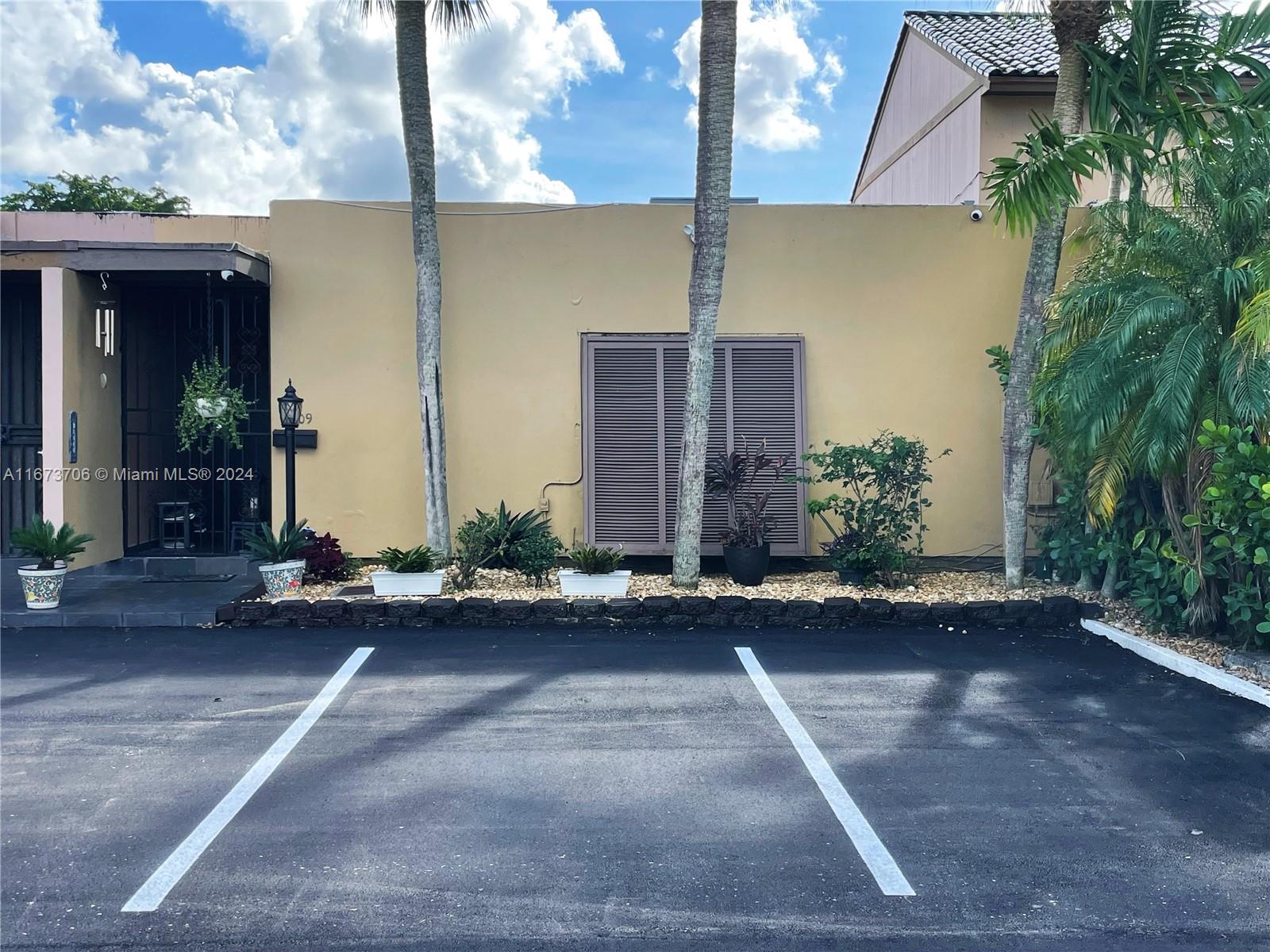 Kingsmoor Way, Miami Lakes, FL 33014