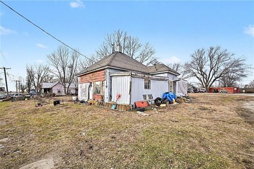 313 E 3rd St, Altamont, MO, 64620-8119 | Card Image