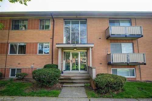 e10-22121 River Oaks Dr, Rocky River, OH, 44116-3173 | Card Image